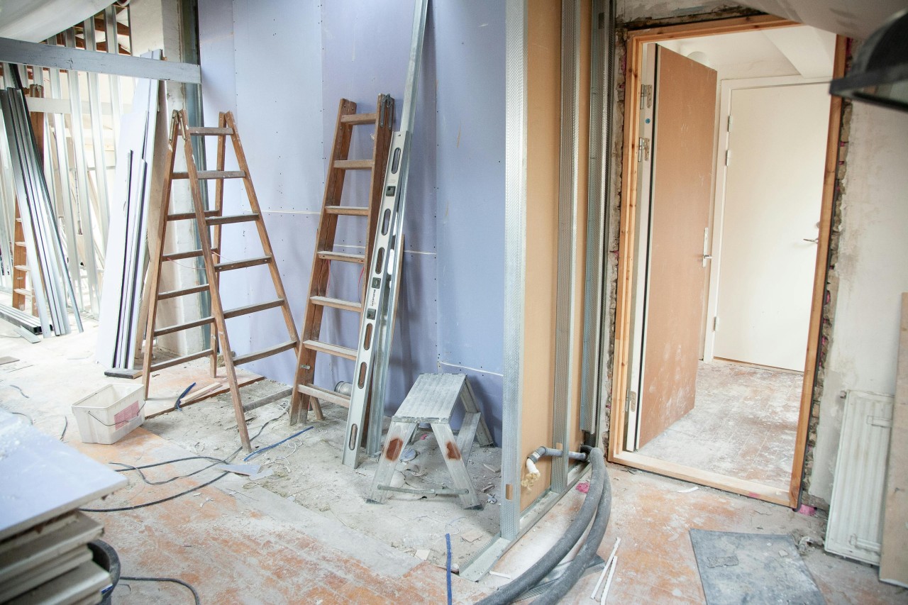 b2ap3_large_pexels-rene-asmussen-3990359 What Questions To Ask Before Hiring a Contractor/Builder for a Renovation Job - BLOG